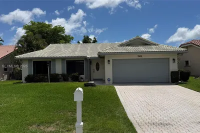 7905 Cloverfield Cir 1