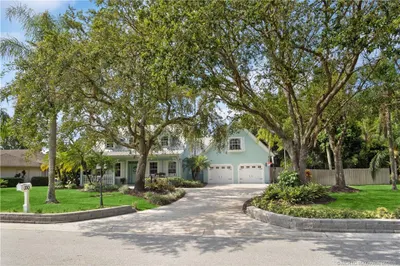 330 SE Southwood Trail 1