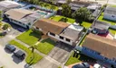 698 W 40th Pl Photo
