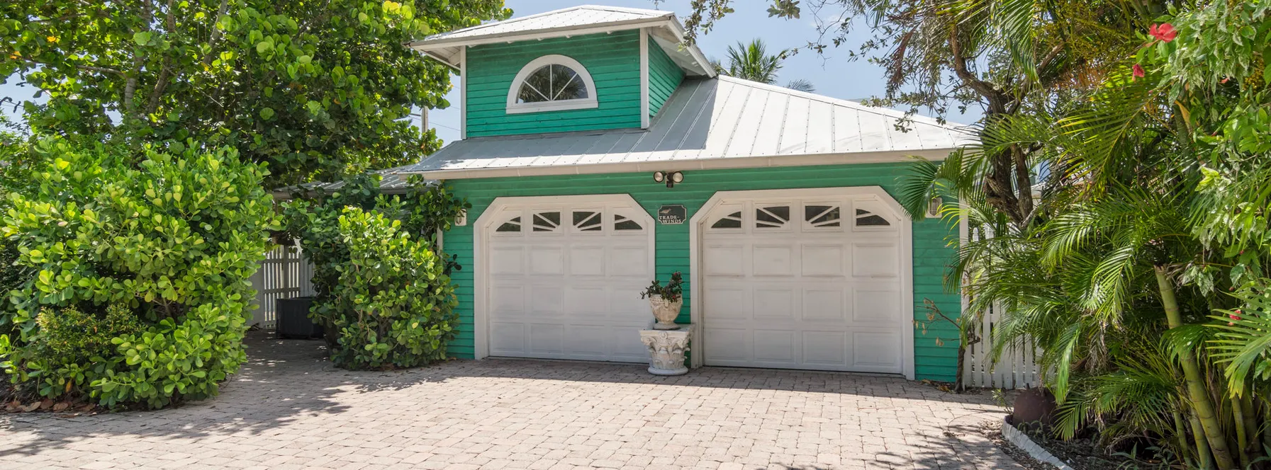 JUST LISTED IN JUNO BEACH!