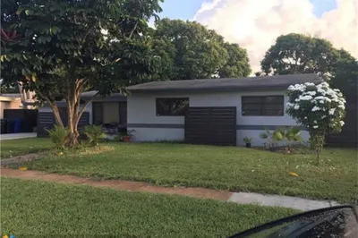 1113 NW 15th Ct 1