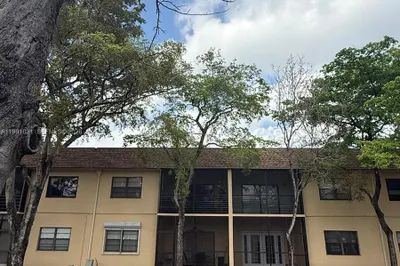 2 Briarwood Cir #212 1