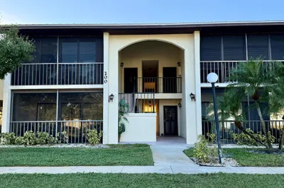 200 SE Four Winds Drive #213 1