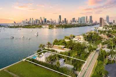 1300 S Venetian Way 1