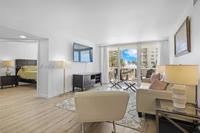 5700 Collins Ave #4C 1