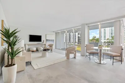 2800 E Sunrise Boulevard #4c 1