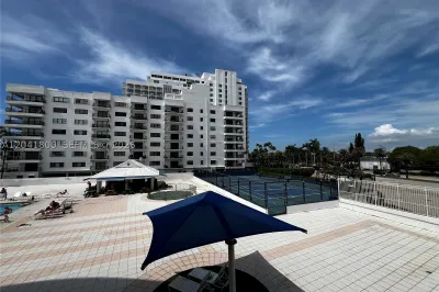 5445 Collins Ave #L3 1