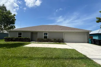 2231 SE Mariposa Avenue 1