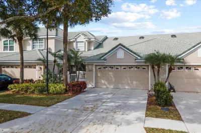 1657 SW Harbour Isles Circle #21 1