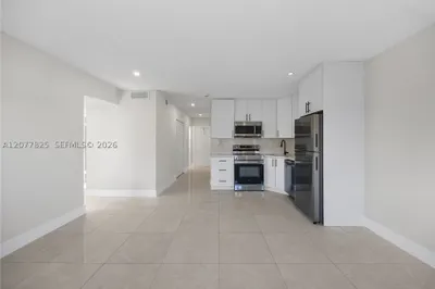 5420 Hollywood Blvd #209 1