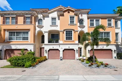 613 NE Francesca Lane 1