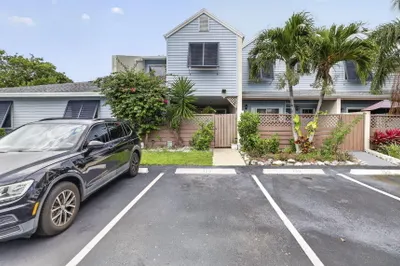 153 W Hemingway Circle W 1