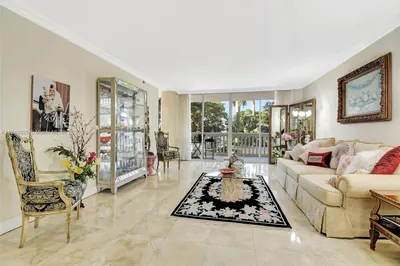 2000 ISLAND Blvd #410 1