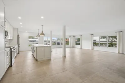 5100 Bayview Drive #106 1