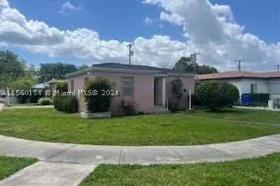 4500 SW 5th St 1
