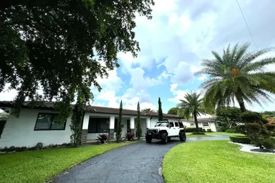 625 W Tropical Way 1