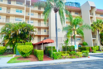 3590 Via Poinciana #104 1