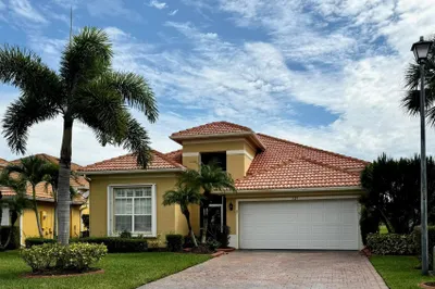 329 NW Somerset Circle 1