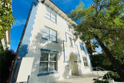 1611 Meridian Ave #305 1