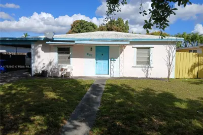631 SW 61st Ave