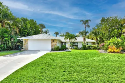 323 SW Ridge Lane 1