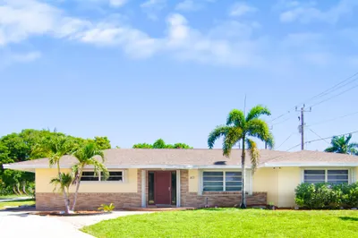 891 Lyndon Drive 1