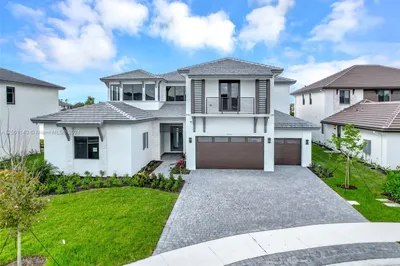5735 SW 104th Ter 1