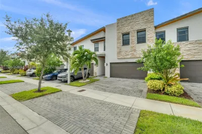 10533 NW 78th Ter 1