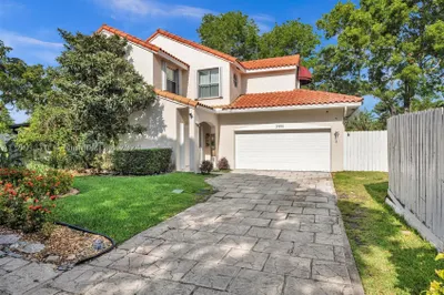 3990 Hyde Park Cir 1