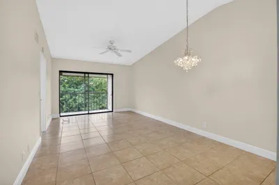 21943 REMSEN Terrace #207 1