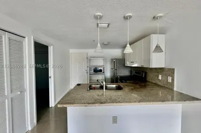 218 SW 8th Ave #303 1