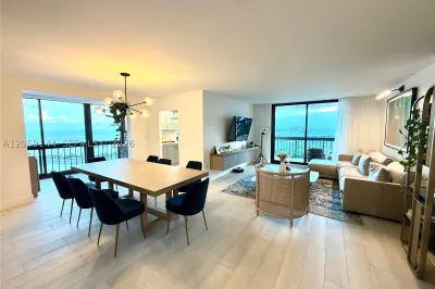 2333 Brickell Ave #2512 1