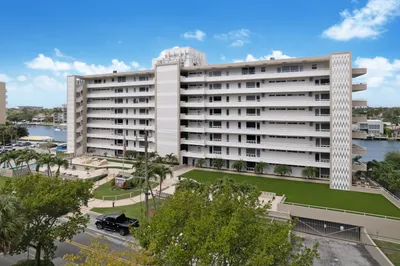 201 N Riverside Drive #402 1