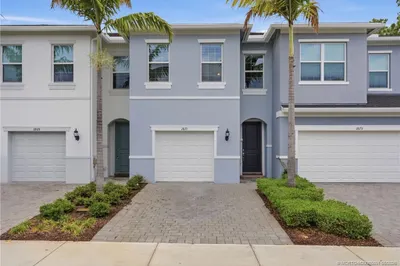 1871 SE Tarni Way 1