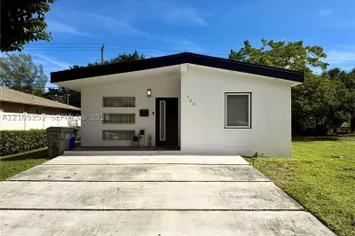 700 NW 17th Ter 1
