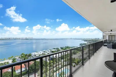 1000 Venetian Way #1902 1