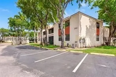 20330 NE 3rd Ct #9 1