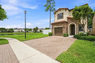 3000 King Palm Way 1