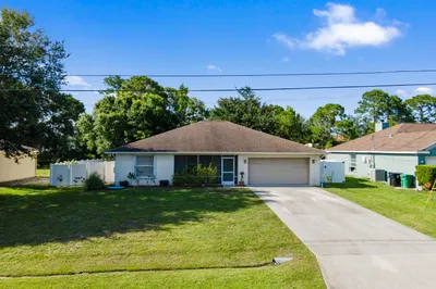 2001 SW Fears Avenue 1