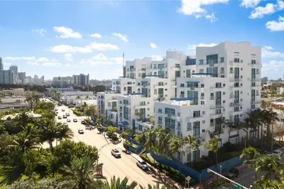 7600 Collins Ave #417 1
