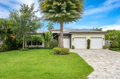 718 NW 5th Avenue 1
