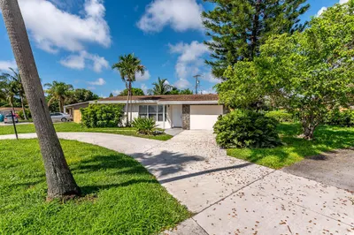 314 E Gateway Boulevard 1
