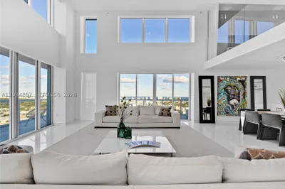 10 Venetian Way #PH04 1