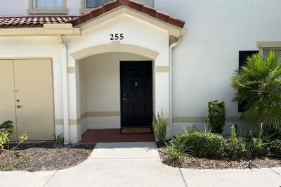 255 SE Kitching Circle 1