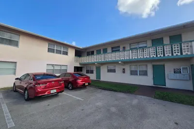 270 NE 40th Street NE #26 1