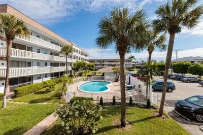 490 SE 19th Avenue #203 1