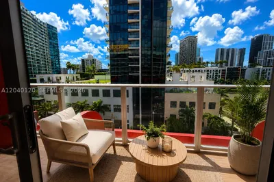 90 NE 32nd St #705 1