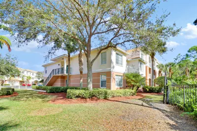 1212 Myrtlewood Circle E 1