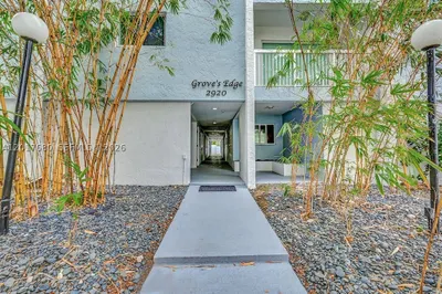 2920 SW 28th Ter #207 1