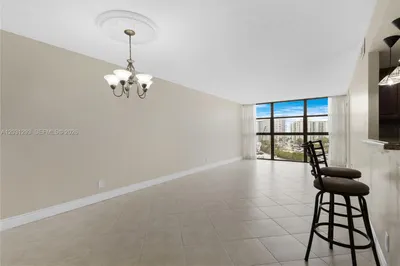 200 Leslie Dr #902 1